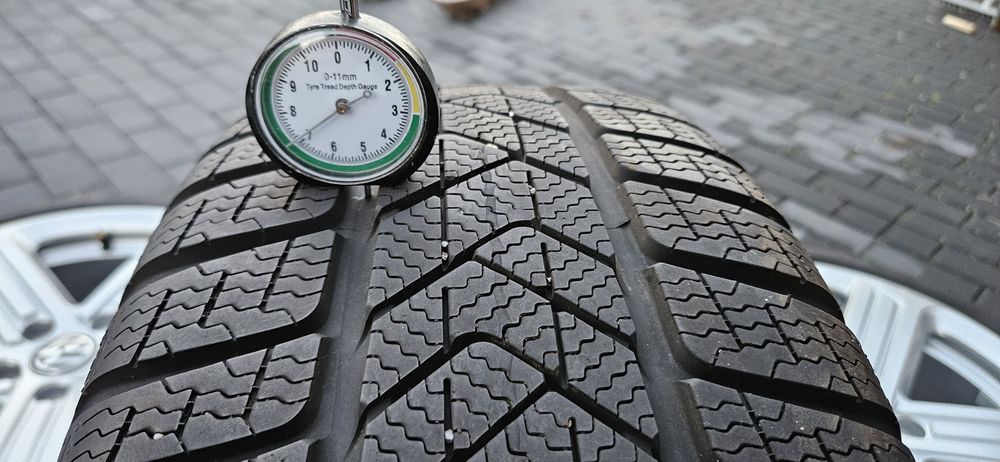 Pirelli Winter Sottozero 3 XL FR AO1 225/40R18 92V 7mm dot23