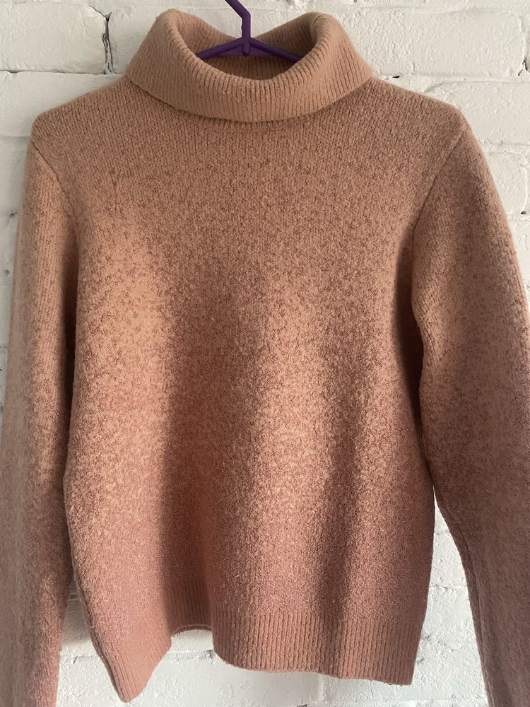 Śliczny sweterek brzoskwiniowy Mohito