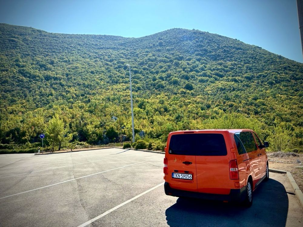Bus osobowy 9 miejsc osób Toyota Proace long wynajem lotnisko wesela