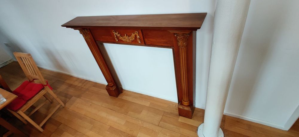 Kominek. Konsola. portal kominkowy/ Drewniany