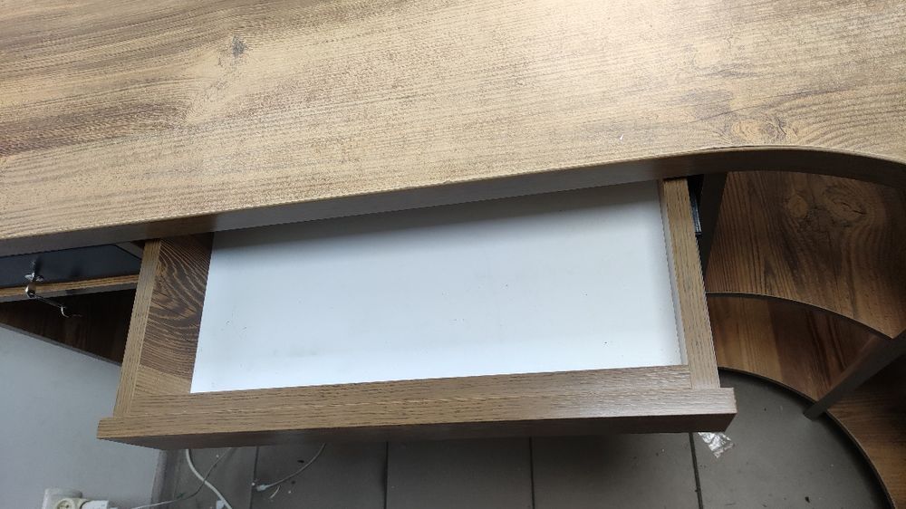 Стол касса витрина