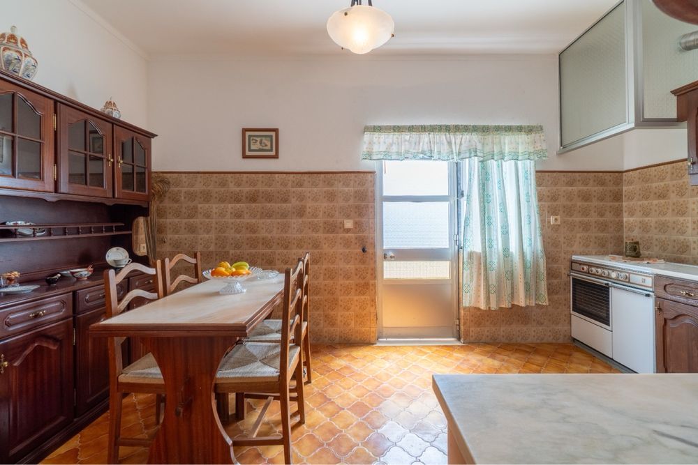 Mesa de cozinha com 6 cadeiras
