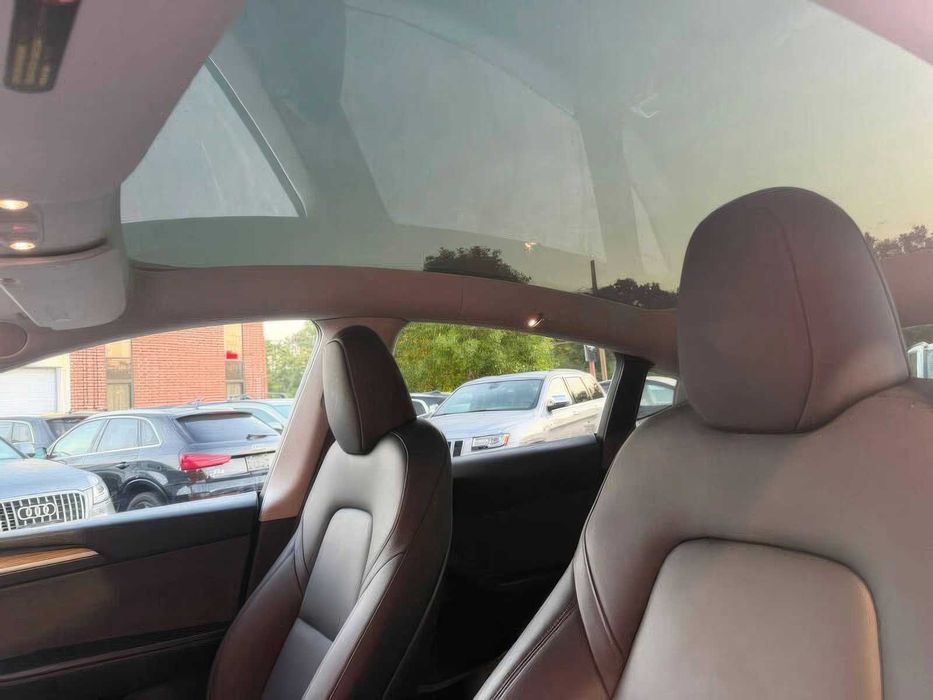 Tesla Model Y      2023