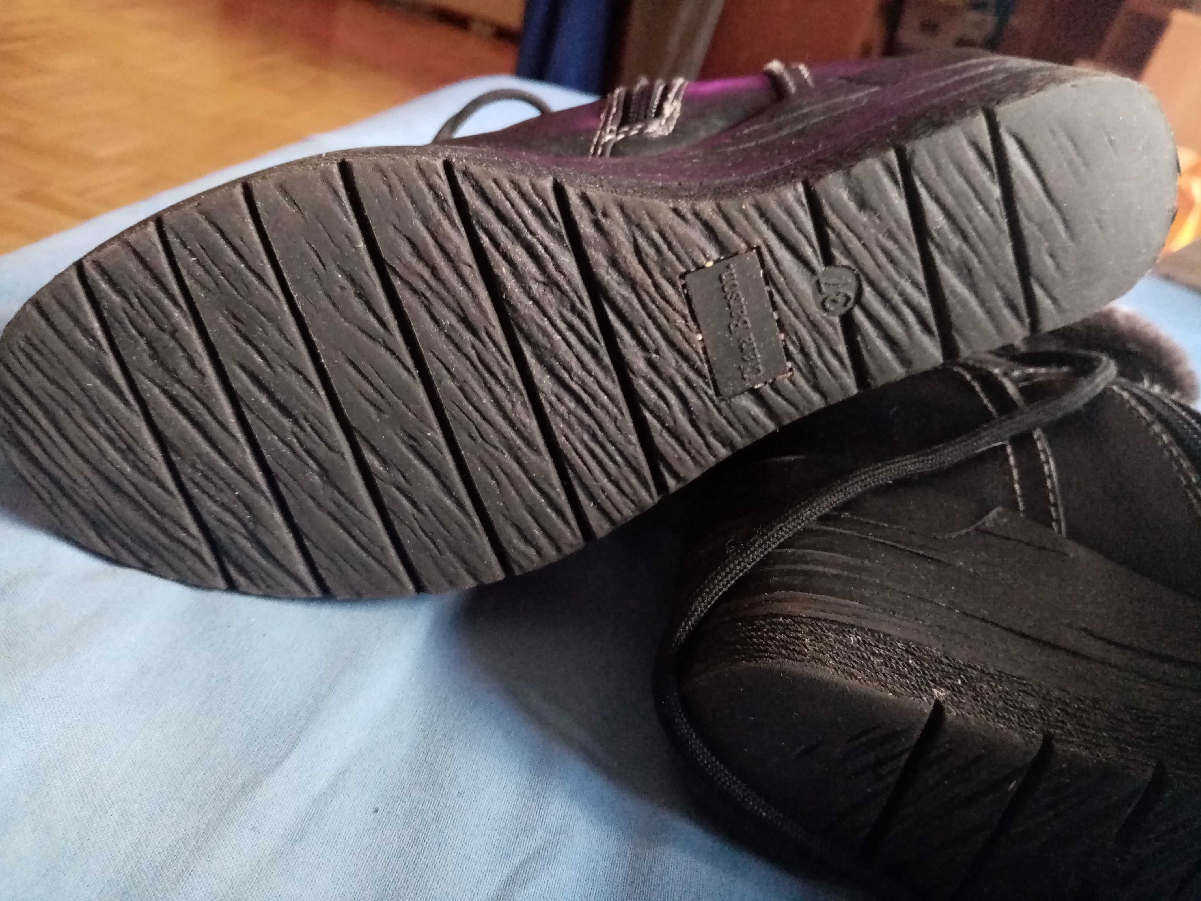 Zimowe, czarne buty na koturnie roz. 37, Clara Barson