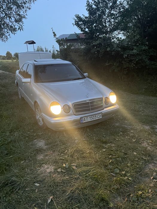 Обміняю своє авто.Мерседес 210  2.2дизель на автоматі