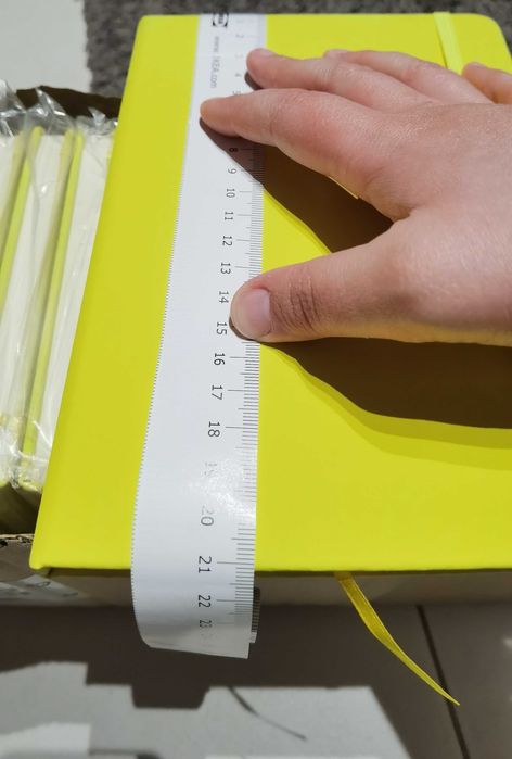 Bloco de notas sem linhas capa dura amarela