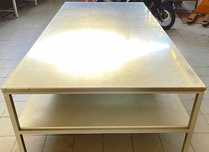 Mesa industrial com tampo em inox em bom estado