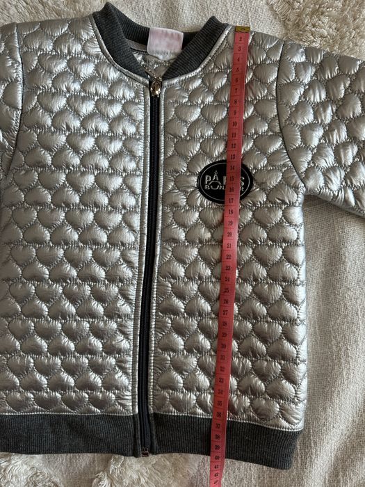 Шкіряна куртка для дівчинки.