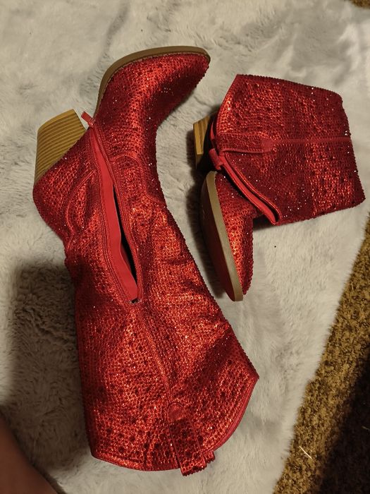 Botas Novas, de senhora estilo cowboy com brilhos