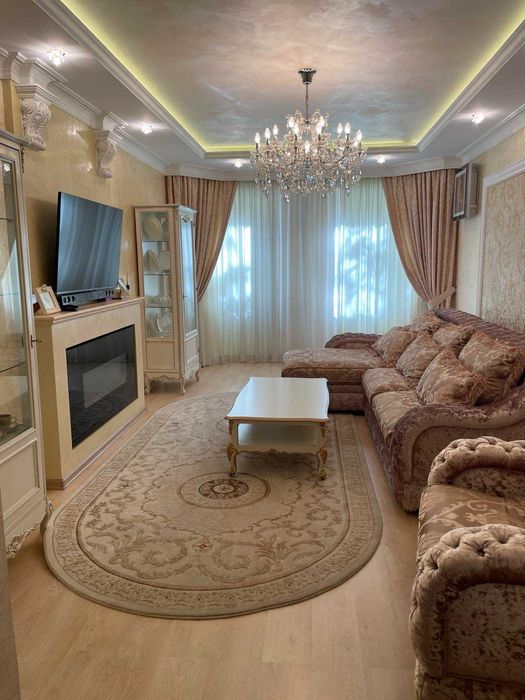 (13/4) Продам вишукану 3-кім. кв. + Паркомісце+Комірчина