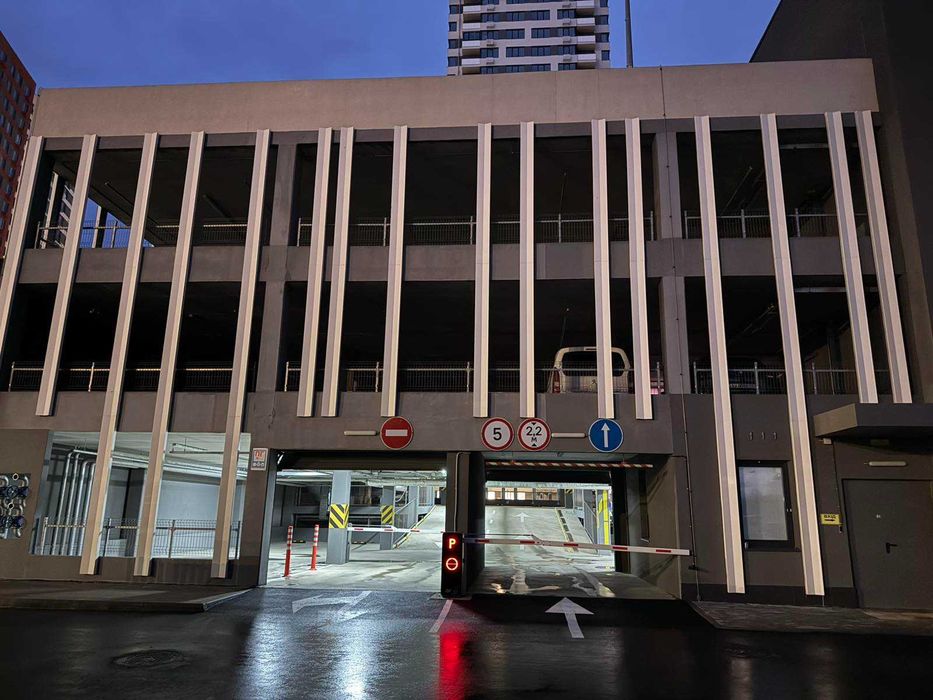 Оренда паркомісця Варшавський 3