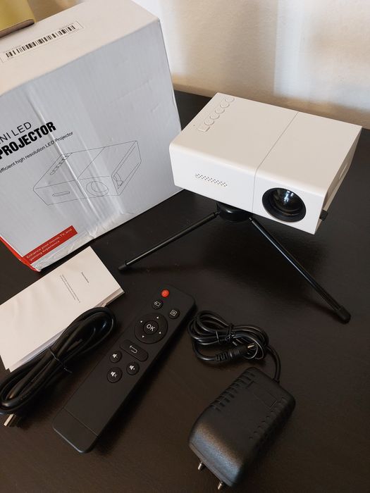 Mini projector, ainda na embalagem original,  praticamente novo,