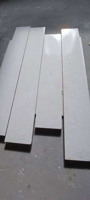 Parapety z konglomeratu