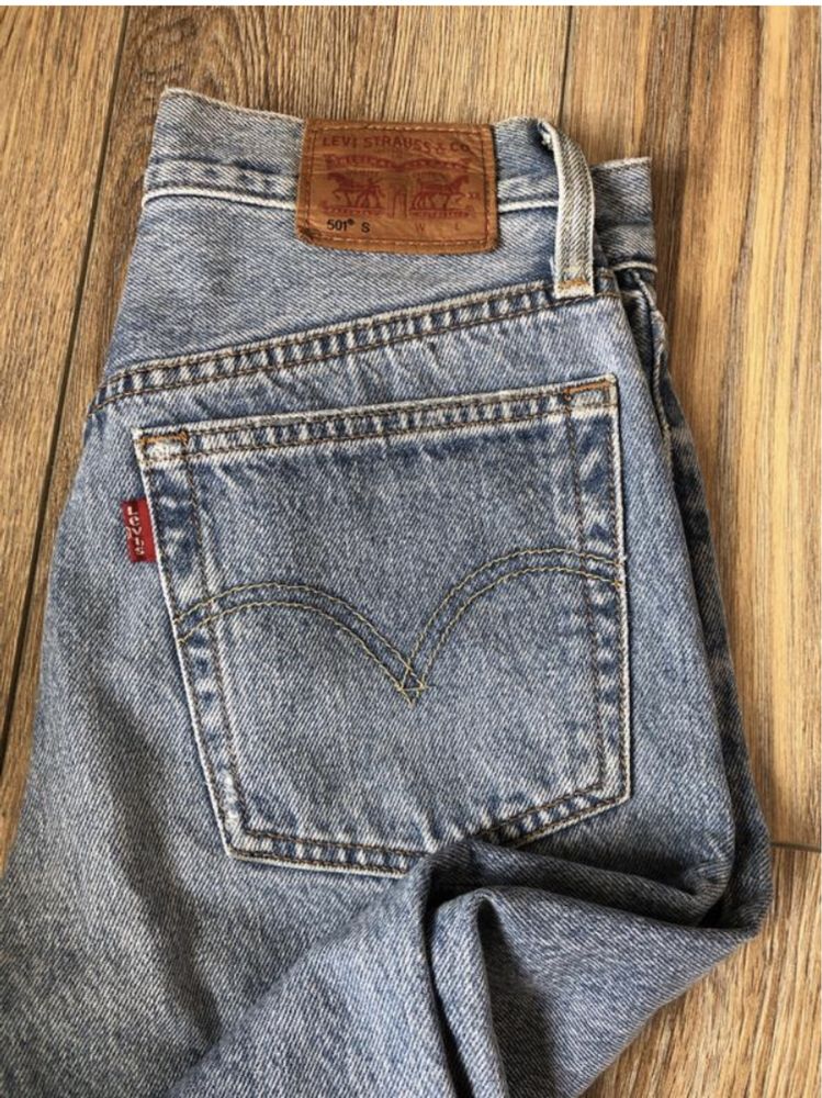 Джинси Levis