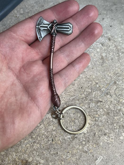 Porta-Chaves Estilo “Machado Thor Avengers” - Novo, Selado