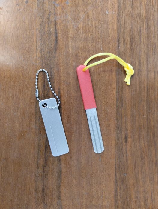 Точилка для ножей и крючков карманная