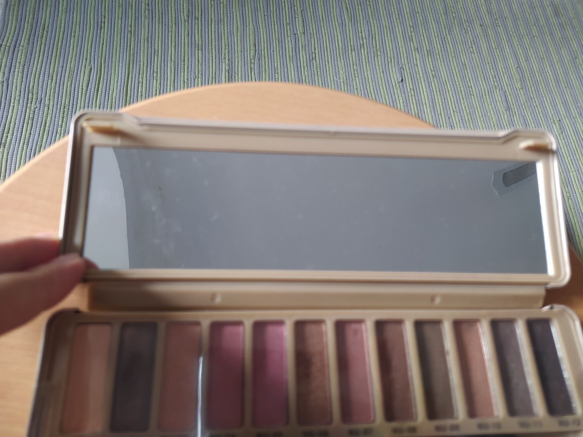 Paleta de sombras IDC Color Make Up Nudes já utilizada