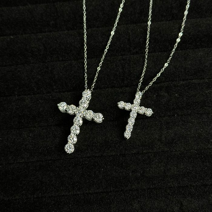 Кольє із муассанітами 1.1 та 3.3 ct з підвіскою хрестик