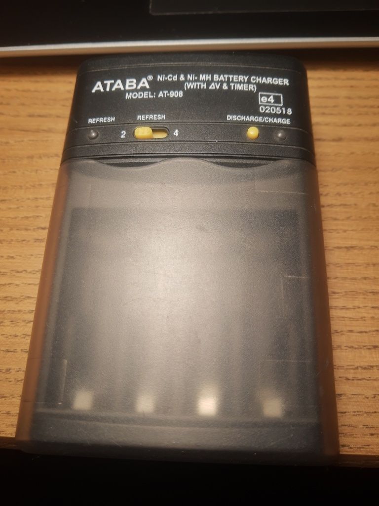 Зарядне Ataba AT-908 для ААА АА