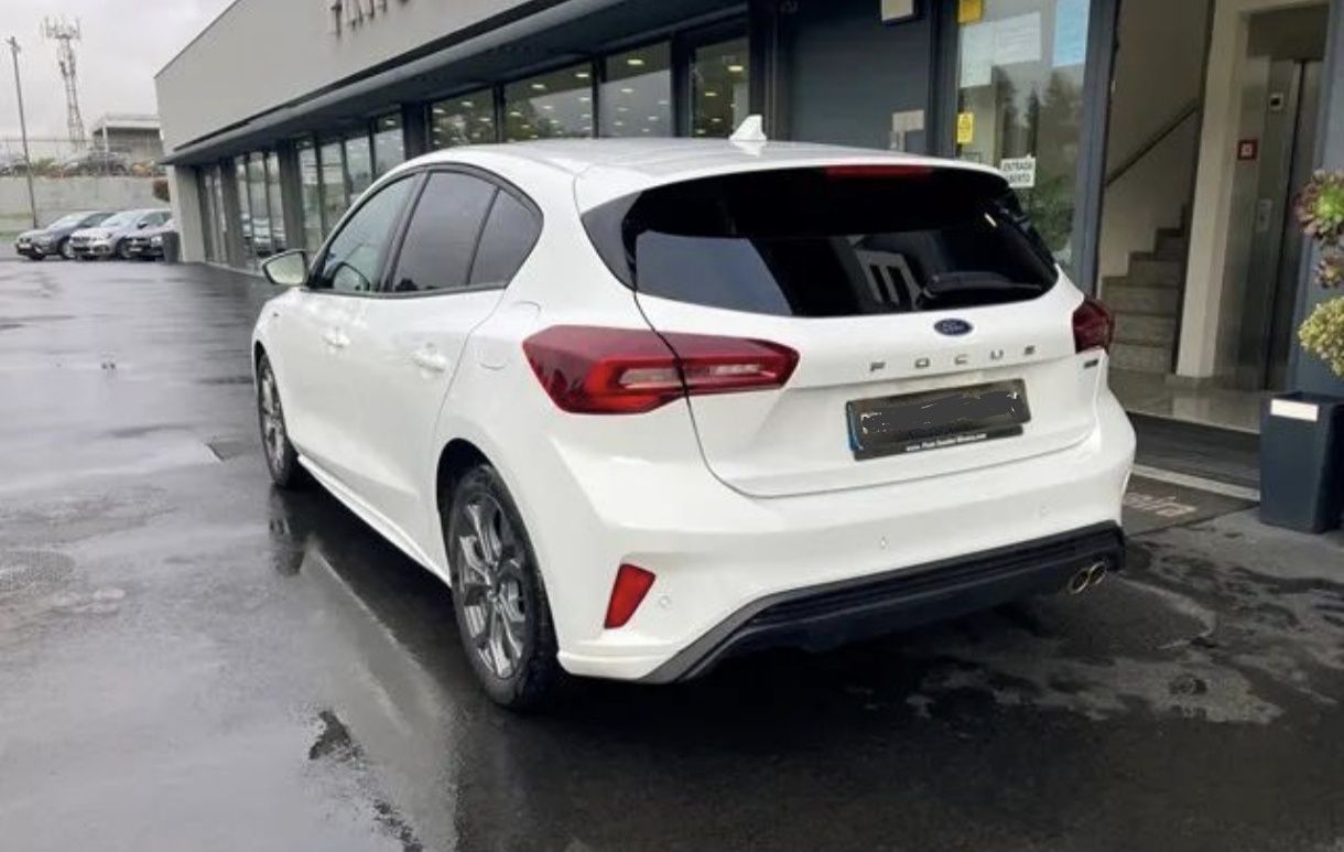 Ford Focus st-line  2024