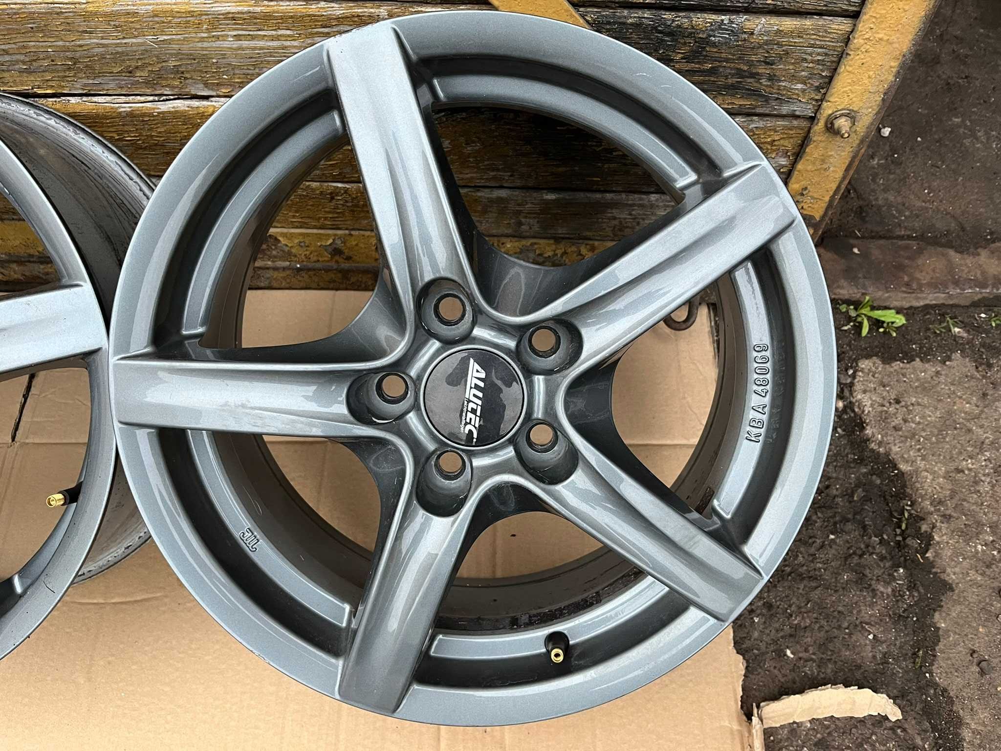 Felgi aluminiowe Alutec Grip 16" 5x108 6,5" ET50 TÜV KBA48069 Ford