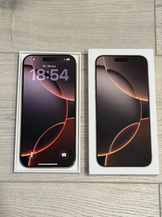Iphone 16 pro max 256gb 20 misiecy gwarancji, pustynny