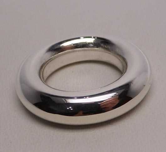 Srebrna masywna obrączka okrągły profil R.14 szerokość 6,6 mm.