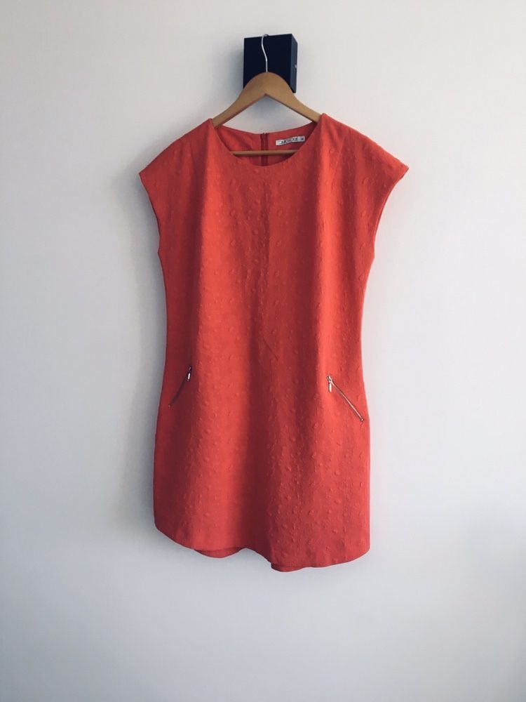 Sukienka koralowa Quiosque koronka mini elegancka