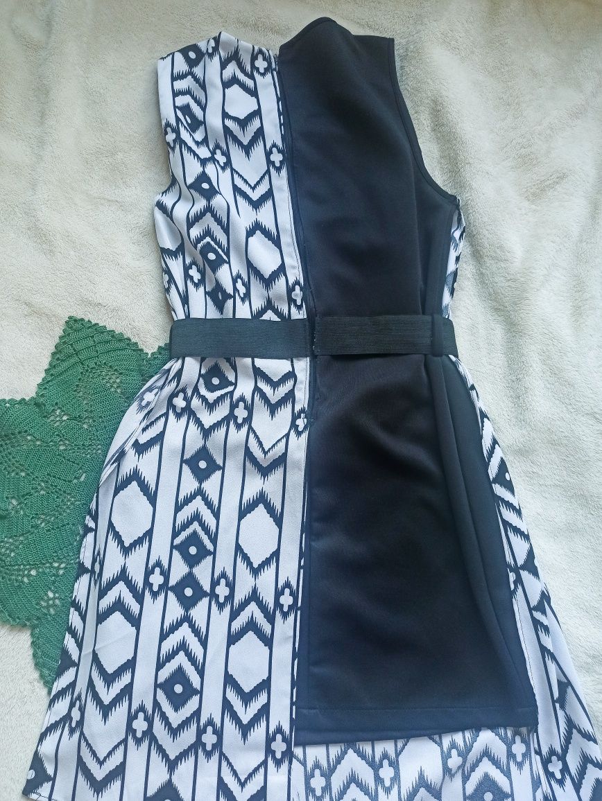 Sukienka czarno biała mini azteckie wzory M boohoo
