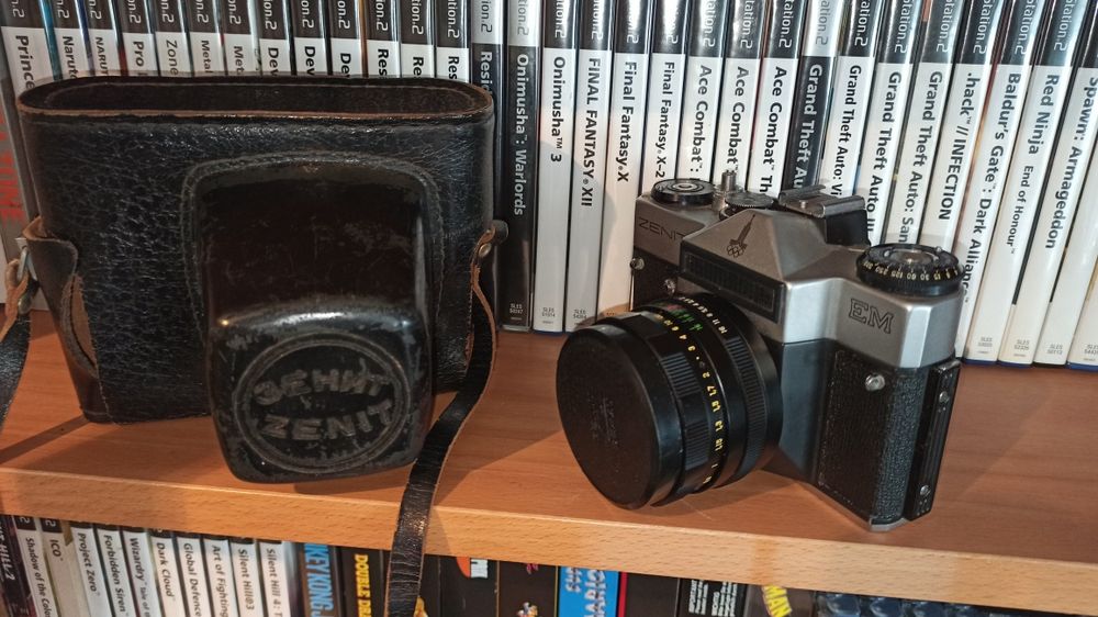 2 Máquina fotográfica antigas - Zenit et + yashica  108