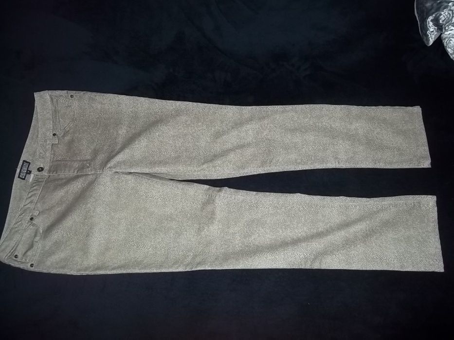 Spodnie jeansowe w cętki