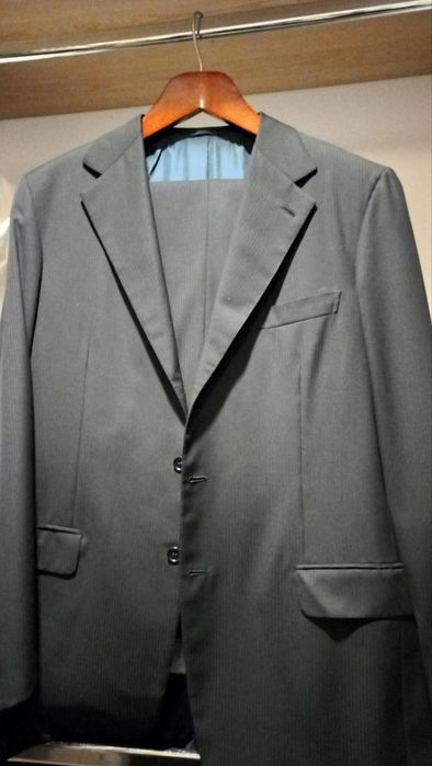 Продам брендові чоловічі костюми Brioni.6000грн.розмір 52L