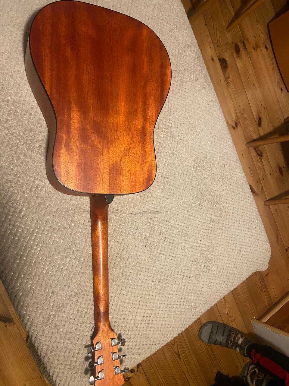 Gitara MARRIS+ futerał na gitarę jako prezent