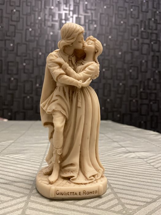 Статуэтка. Скульптура. Винтаж. Италия. Ромео и Джульетта.
