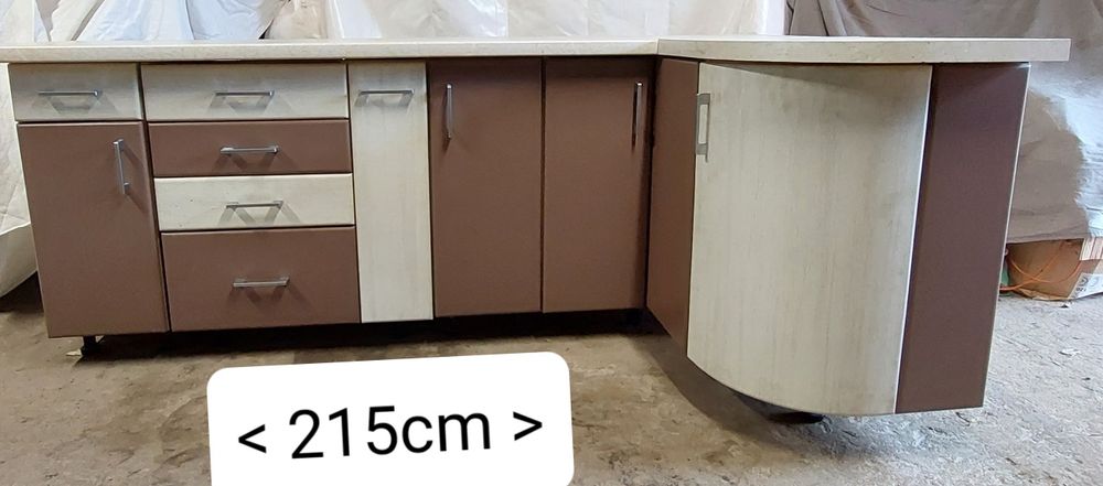 Zabudowane Meble kuchenne wysokiej jakości z blatem i zlewem granitowy