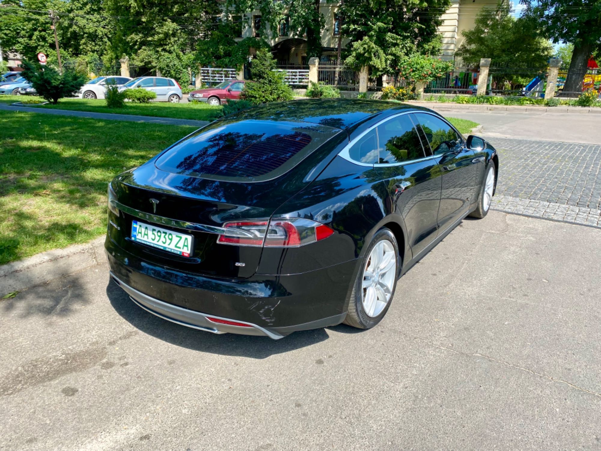 Tesla Model S 85