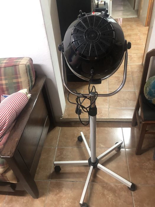 Secador de pé, a funcionar perfeitamente.