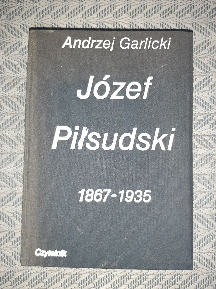 Andzrej Garlicki, Józef Piłsudski