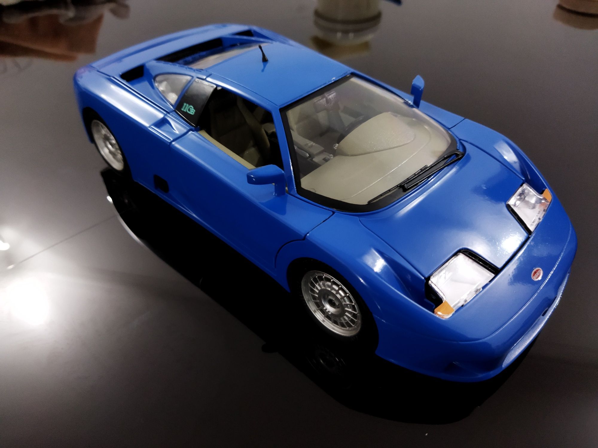 Bugatti EB110 escala 1:18 Burago