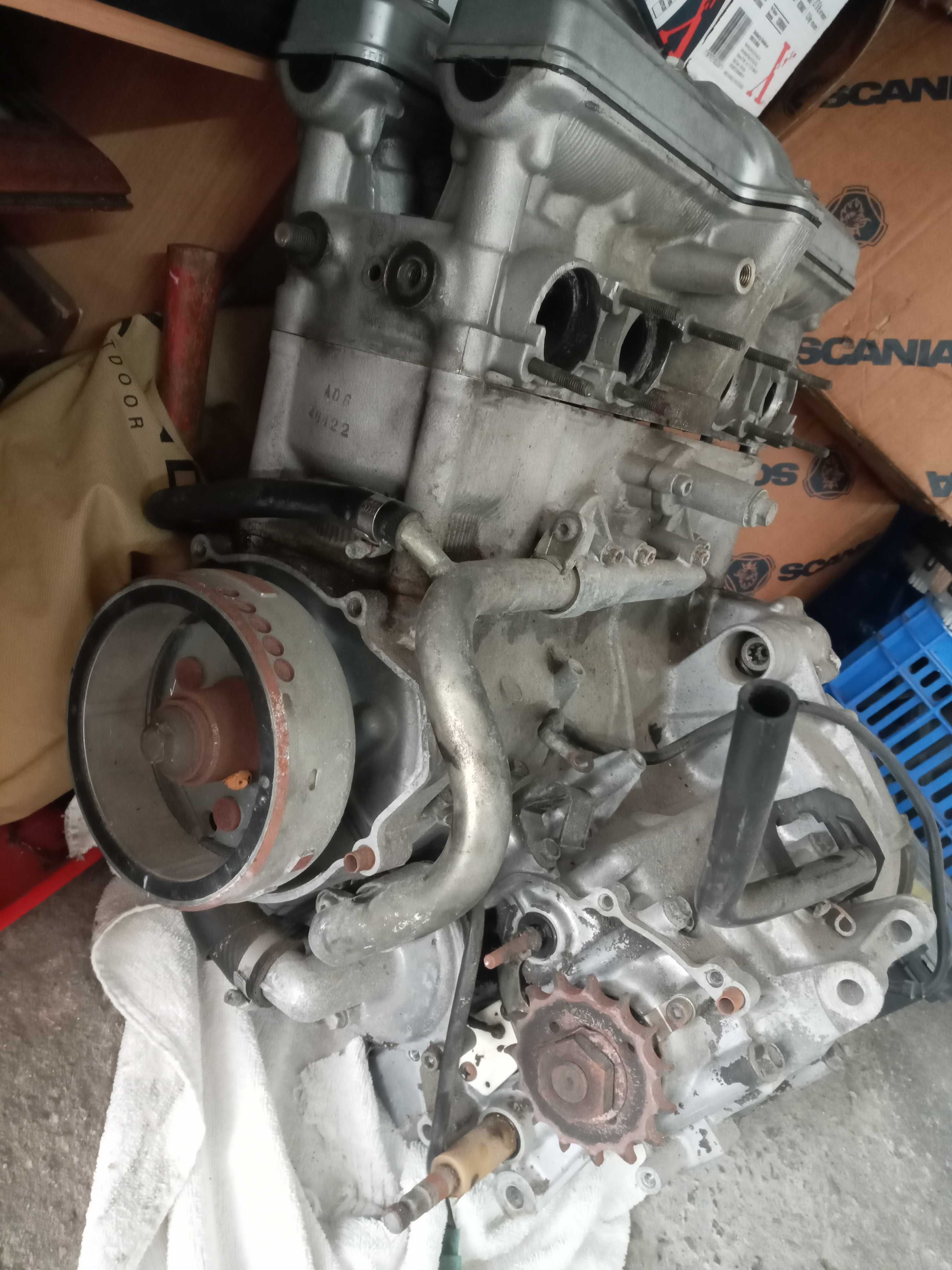 Motor inteiro para peças FZR 600 Yamaha