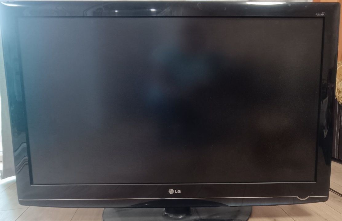 Телевізор LG великий