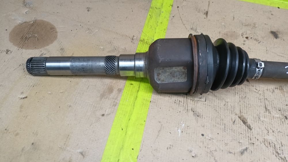 Chrysler Voyager III FL 2, 5 CRD 05 R półoś z przegubami prawa strona