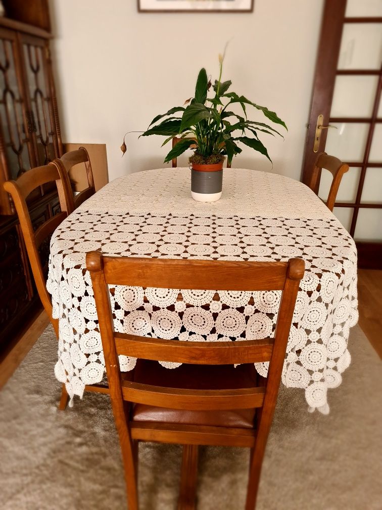 Mobília completa de sala de jantar madeira de castanho URGENTE