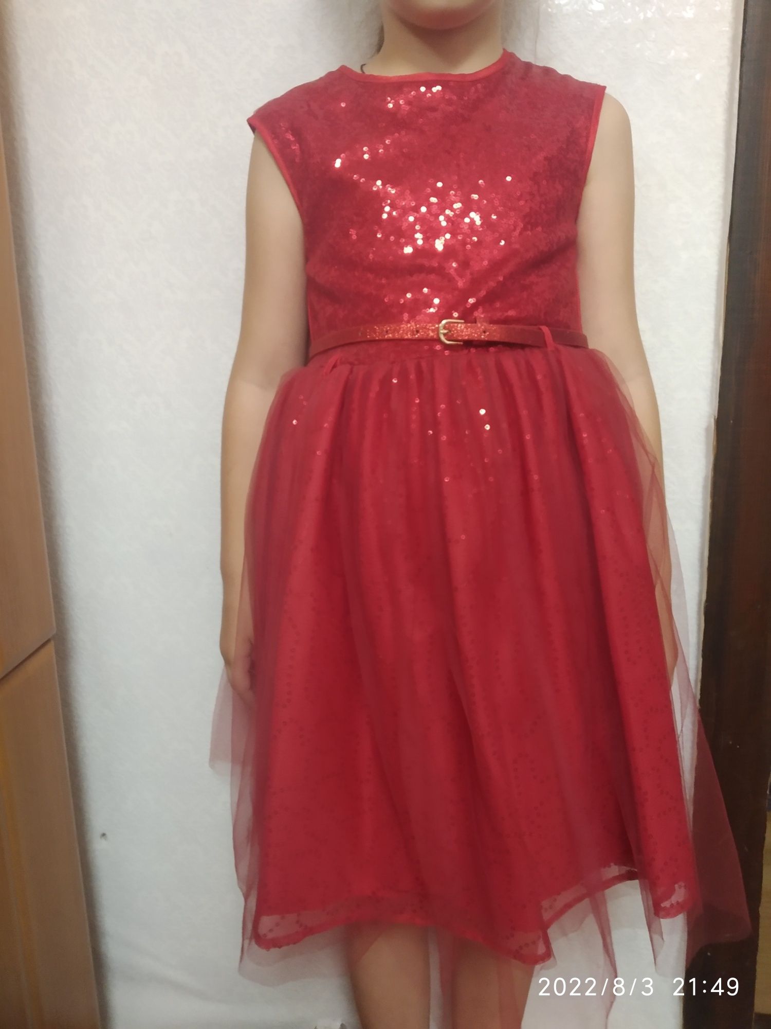 Плаття нарядне червоне з блискітками