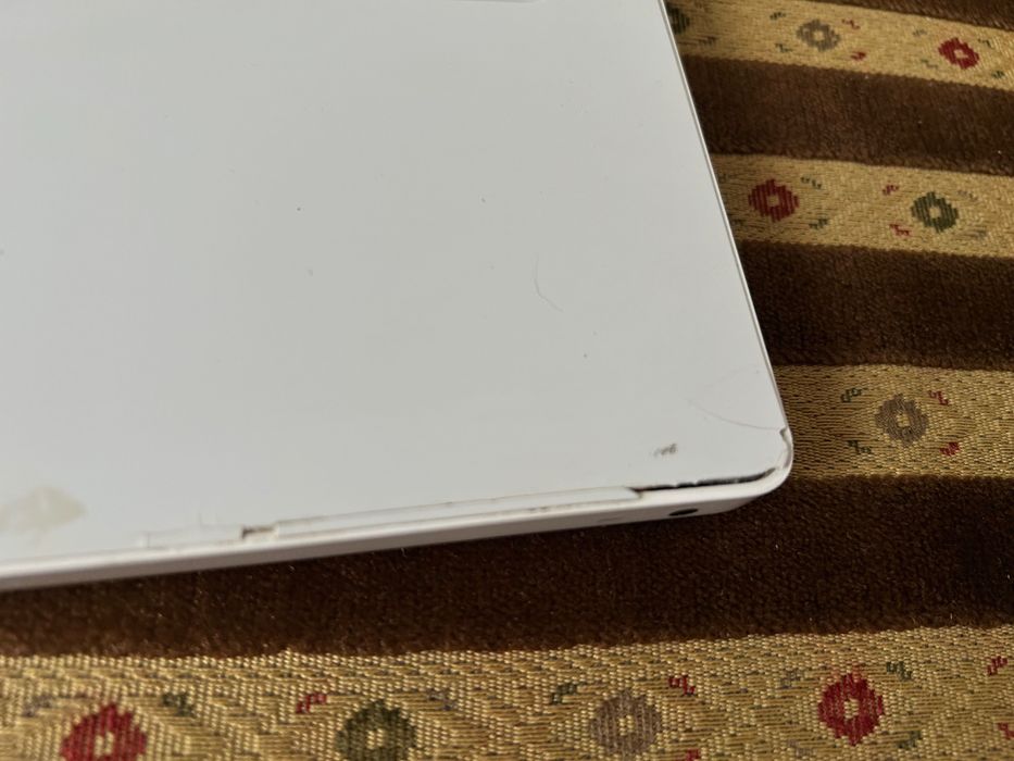 MacBook A1181 13"do renowacji albo na czesczi zamienne