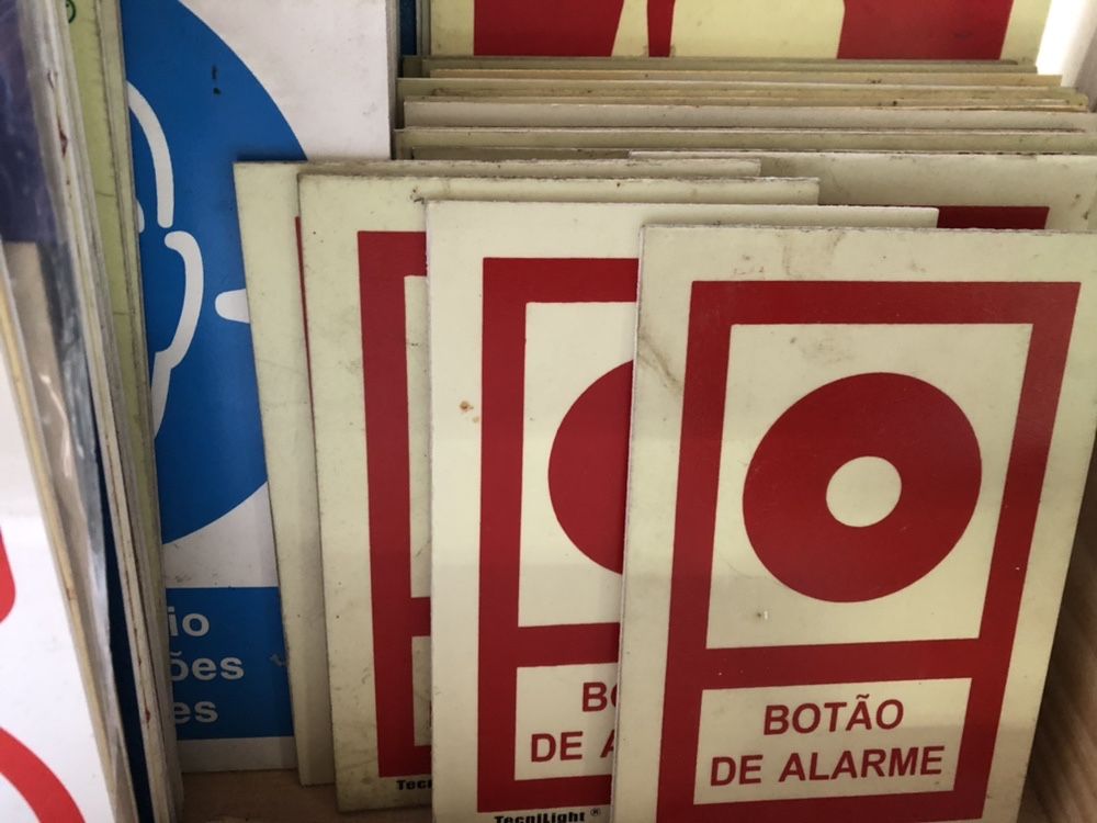 Placas de sinalização e informação varias