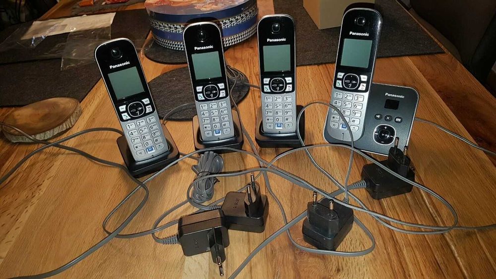 Радиотелефон Panasonic KX-TG6821RU 4 трубки в комплекте как новый