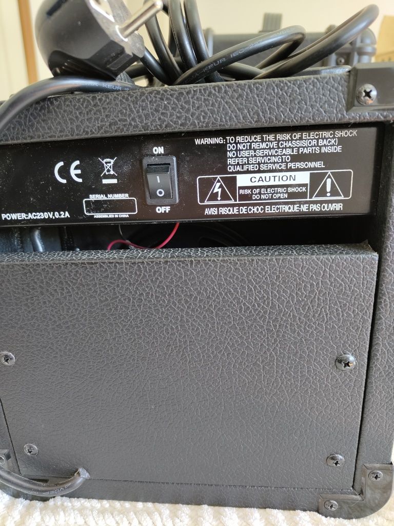 Amplificador, marca "Fame" - PL10 em bom estado