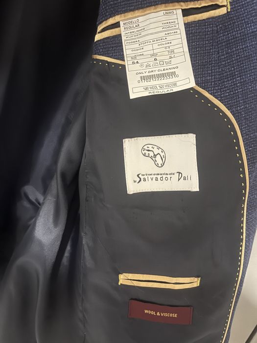 До продажу піджак