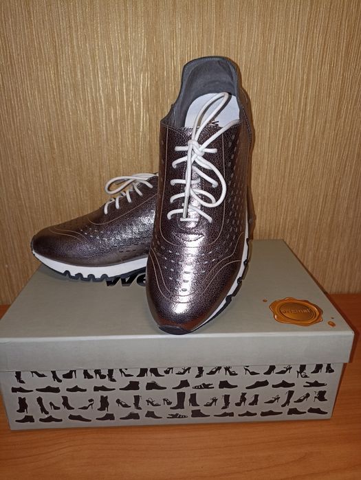 Женские кожаные кроссовки Welfare. Размер 36 (по стельке 23,5 см)